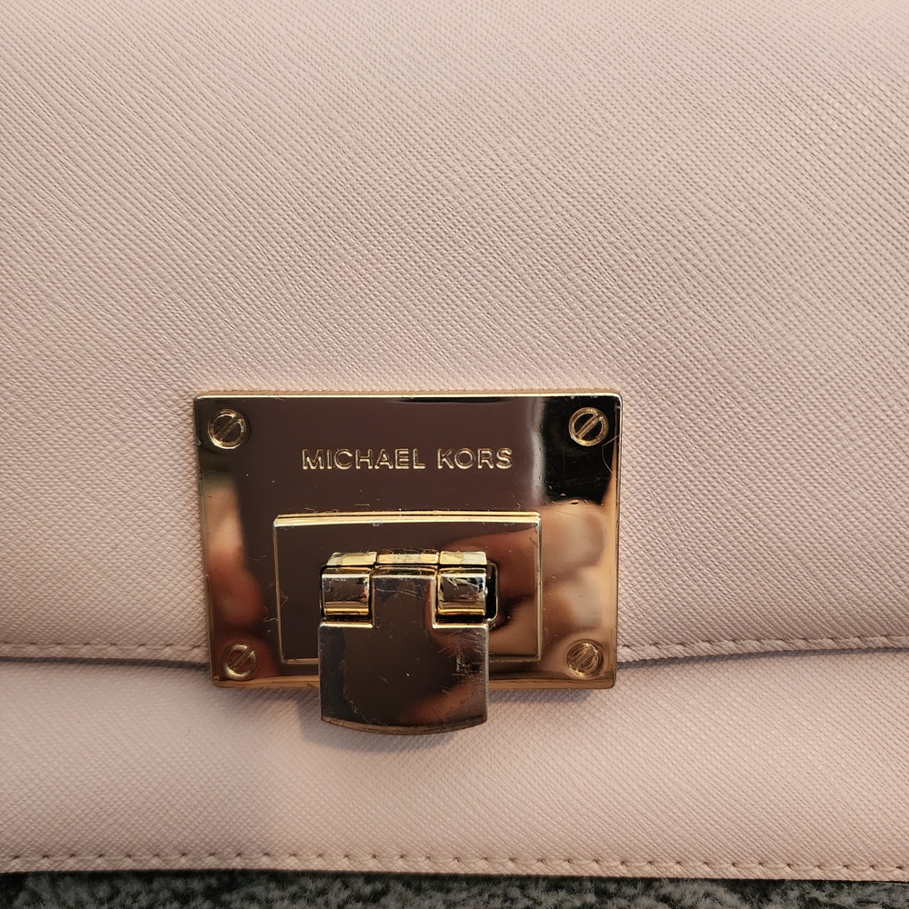 Michael Kors Tina Crossbody In A Soft Powder Pink - Picture 6 of 12
